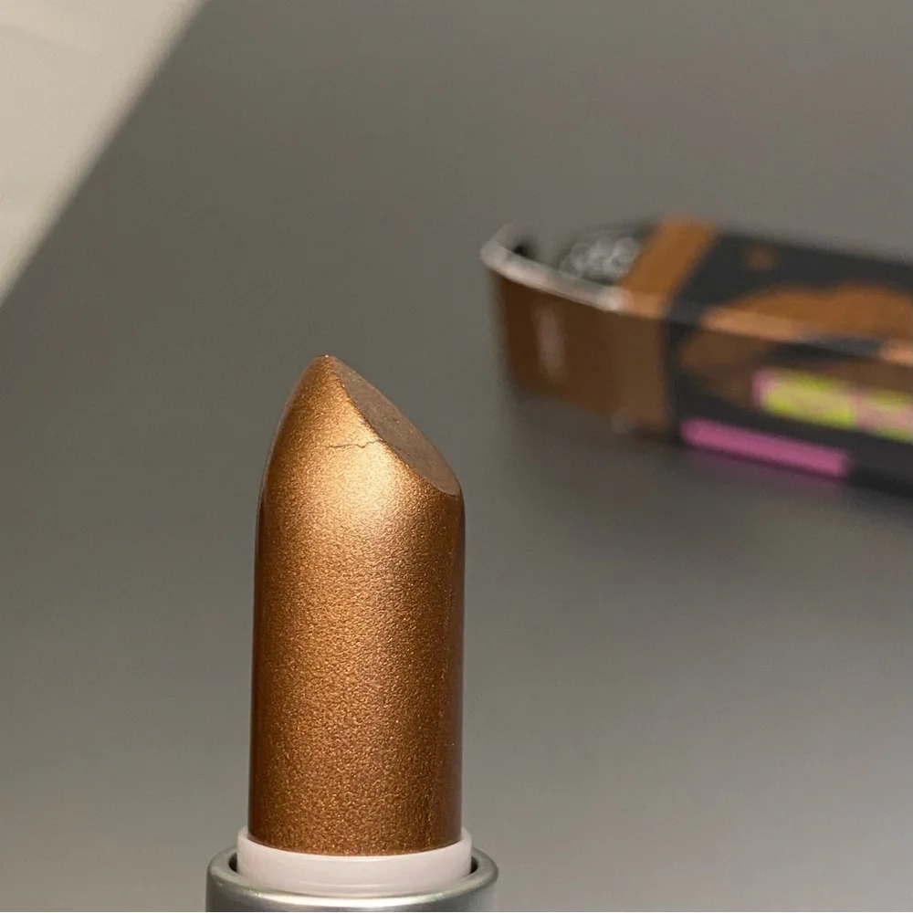 MAC Bringbacks “Chintz” Lipstick - Picture 3 of 6
